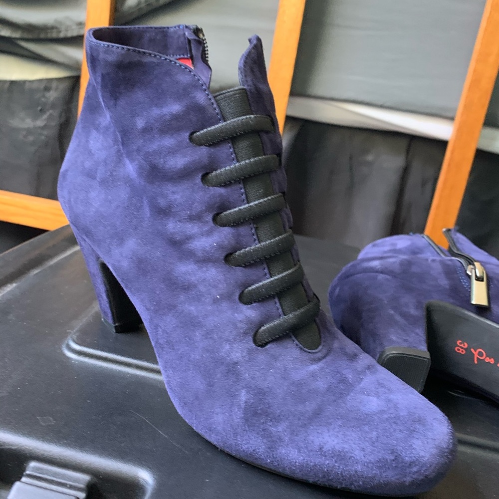 Pas De Rouge booties!!!